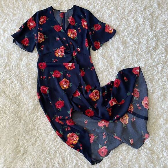 Aritzia Brand Babaton Navy Floral Wrap Flutter Sleeve High-Low Dress Size 4 - Picture 13 of 13